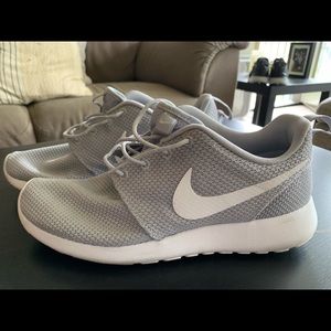 Nike Roshe Run. Size men’s 8.5
